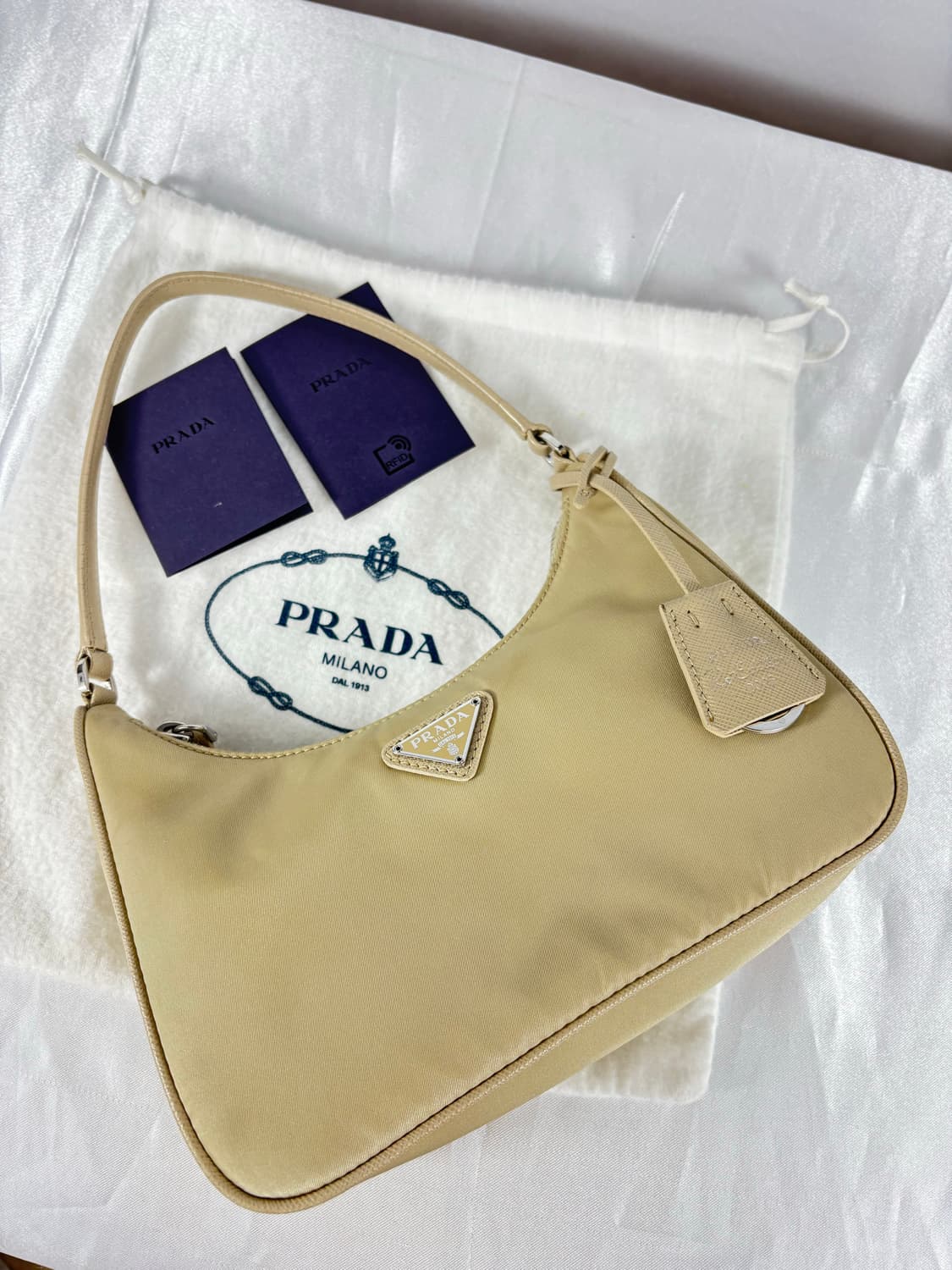 (정품)프라다 리에디션2005 나일론 숄더백 호보백 베이지 상품이미지1