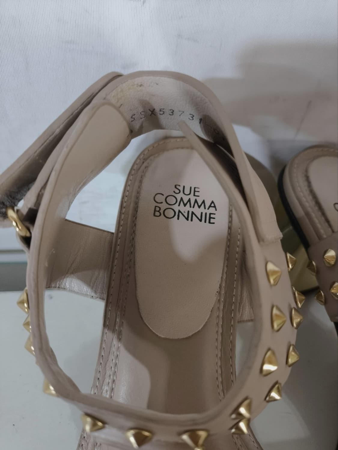 375 245mm 슈콤마보니 골드 스터드 펌프스힐 샌들 상품이미지5