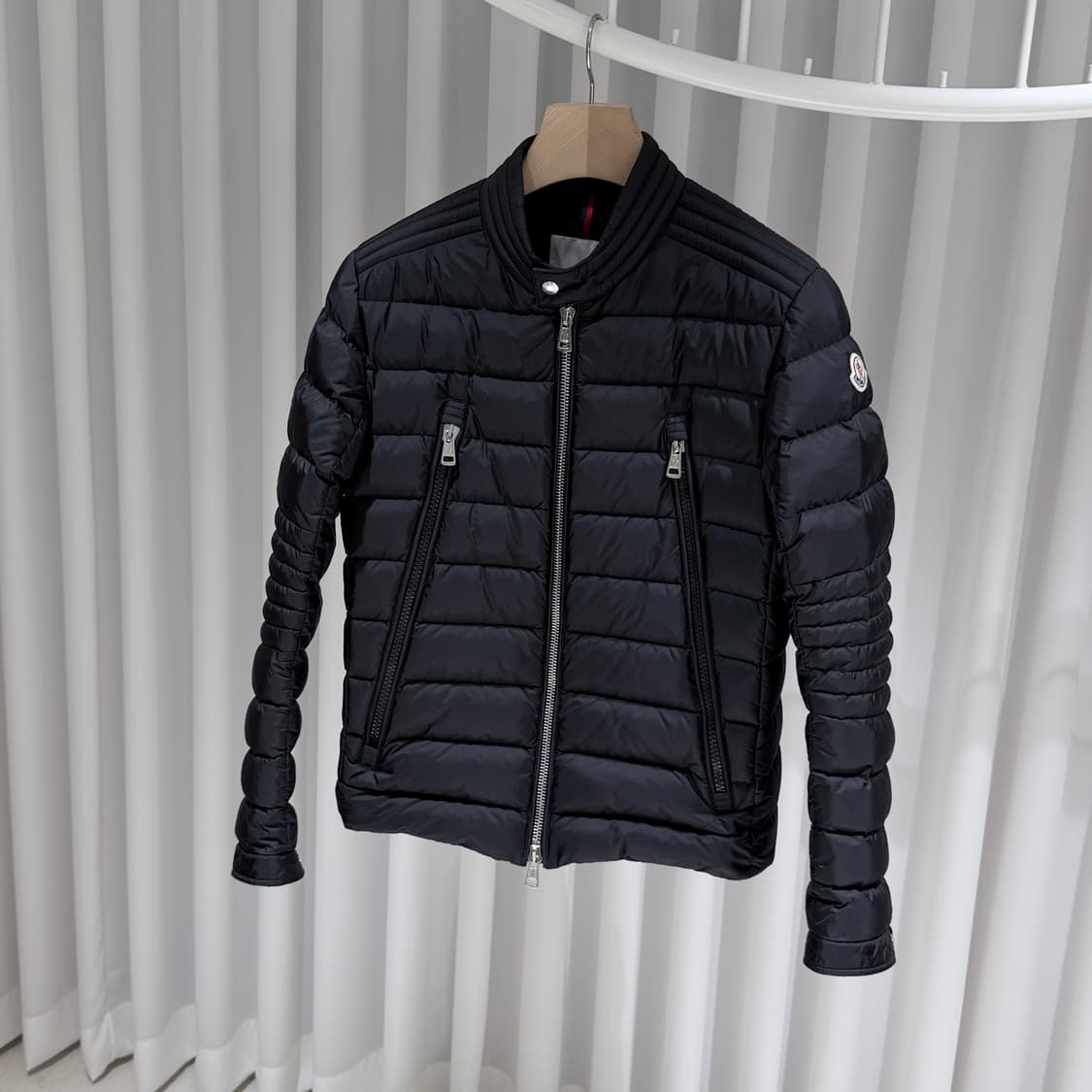 (A+/2) / 몽클레어 아미오 쇼트 다운 패딩 자켓 블랙 상품이미지2