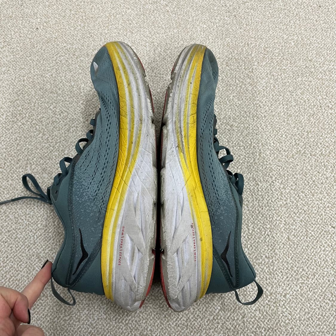 280 호카 본디8 고블린 블루 운동화 0202M2 상품이미지5