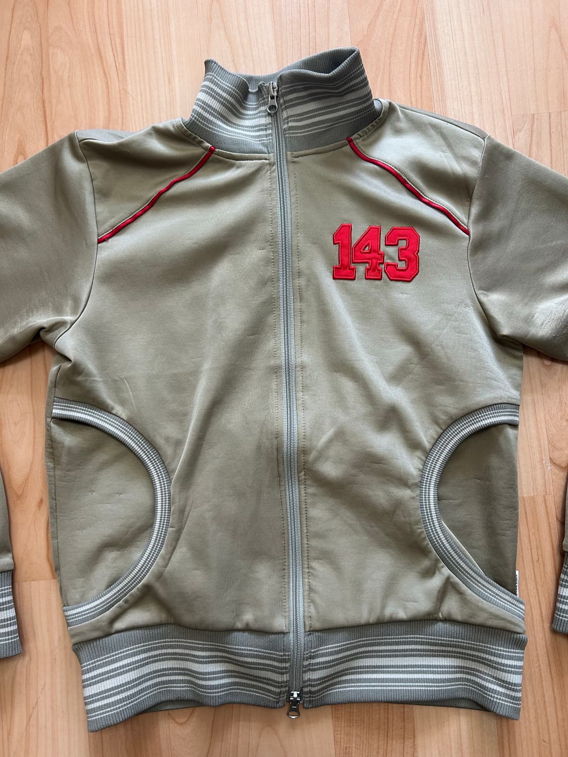 (택포) 스컬프터 스트라이프 트랙 집업 베이지 상품이미지3