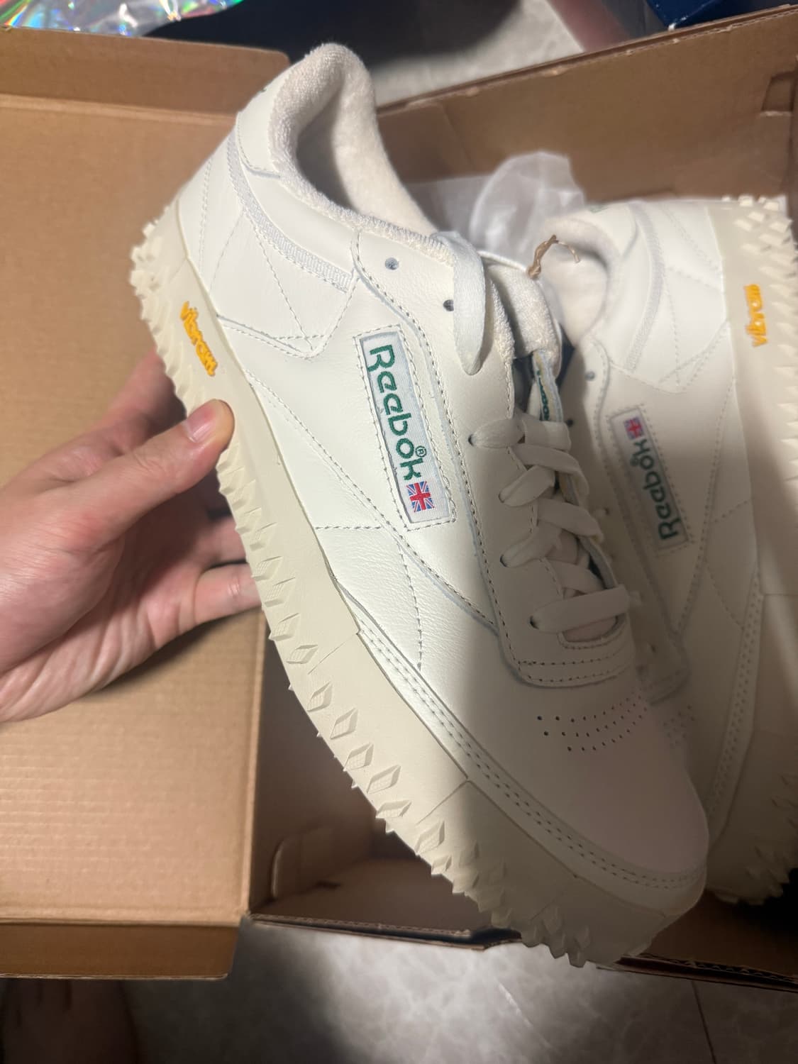 270사이즈 리복 클럽C 비브람 크림 & 화이트 상품이미지1