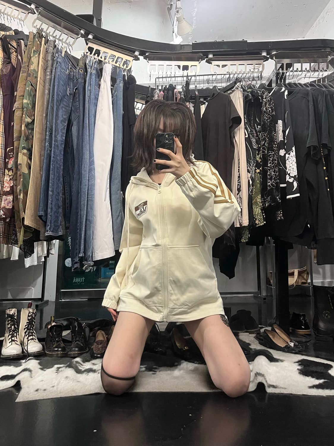 패치 베이지 후드집업 상품이미지1