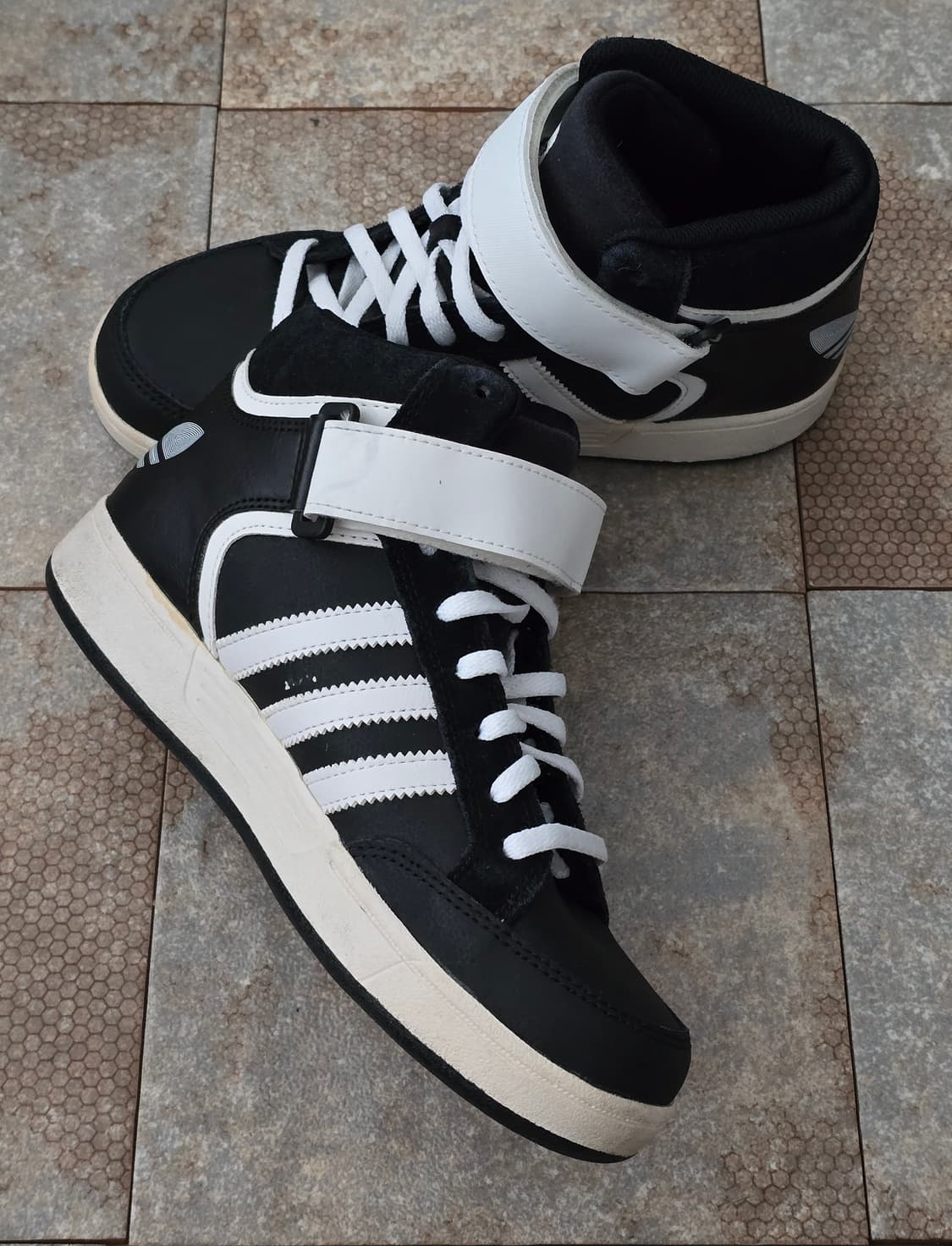 (225)아디다스 바리알 미드 검흰  상품이미지5