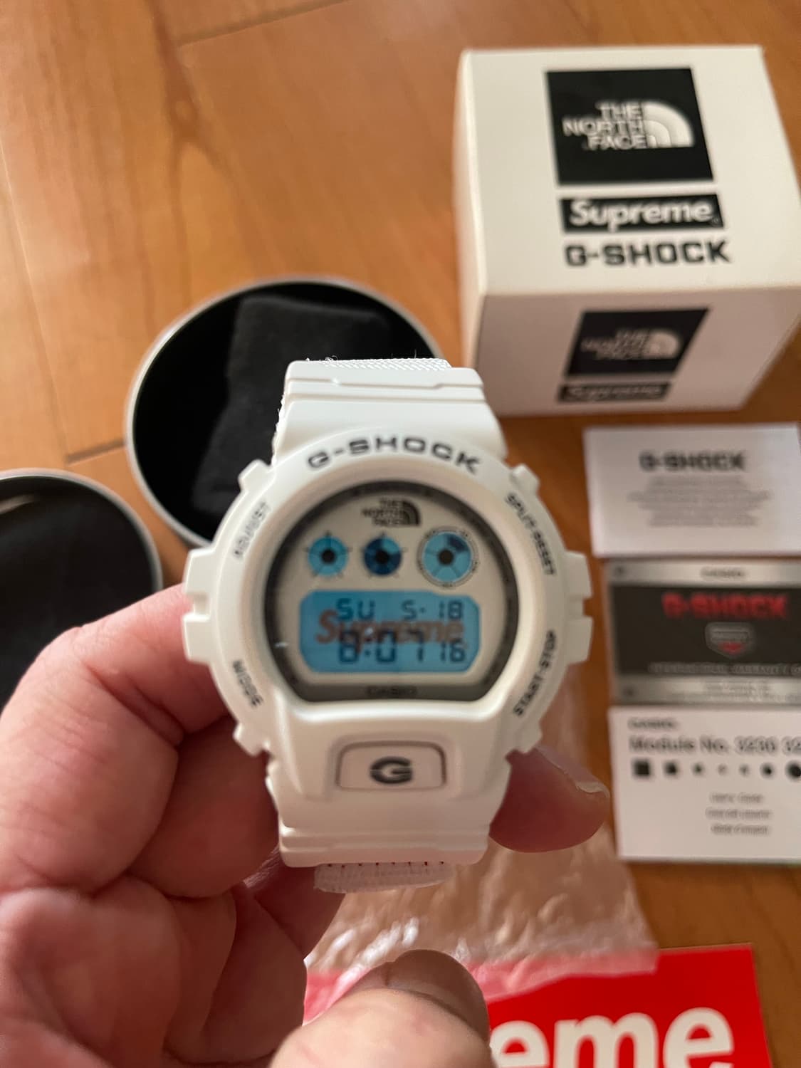 슈프림 22FW x 노스페이스 x 지샥 상품이미지1