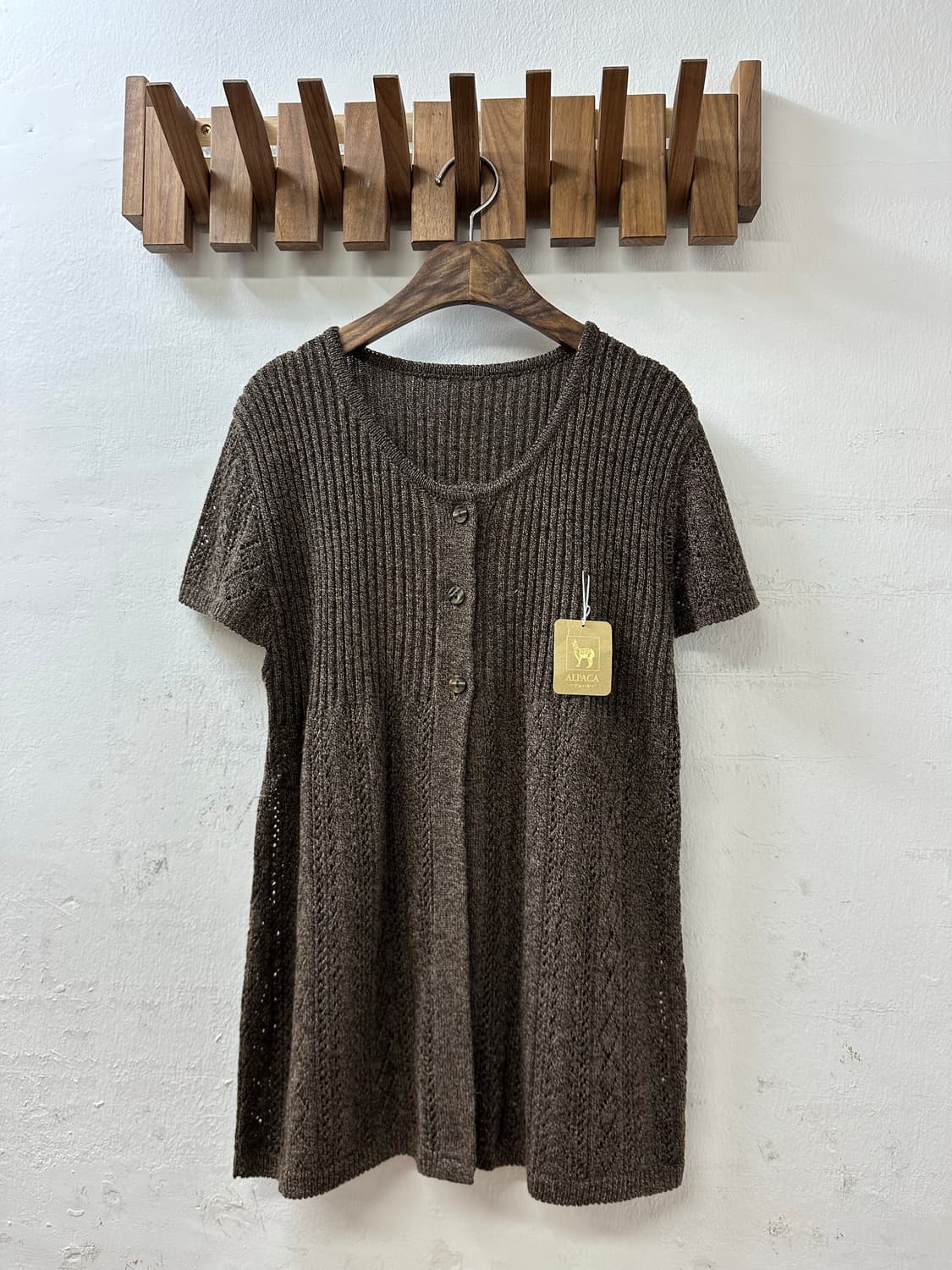 택있는 새상품 알파카 혼방 브라운 오픈워크 펀칭 니트 버튼 탑 상품이미지1