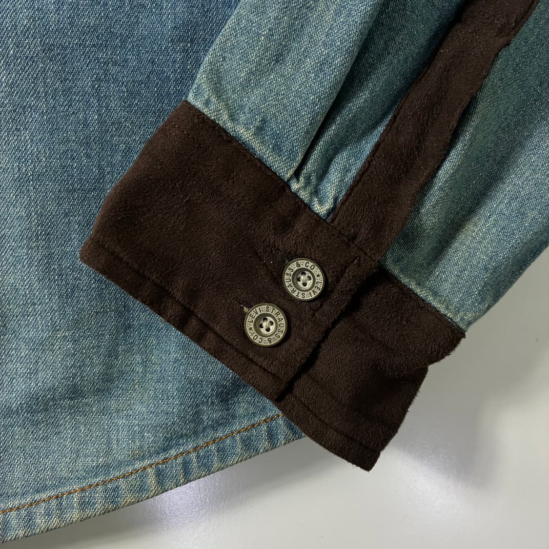 Levi's  리바이스 워시드 데님 웨스턴 셔츠  상품이미지4