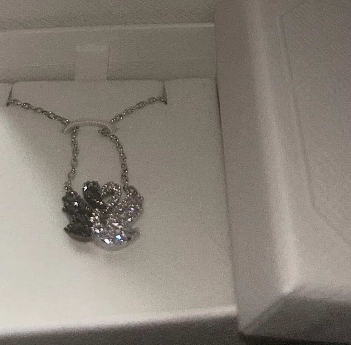 스와로브스키 블랙 로듐 목걸이 급처 상품이미지1