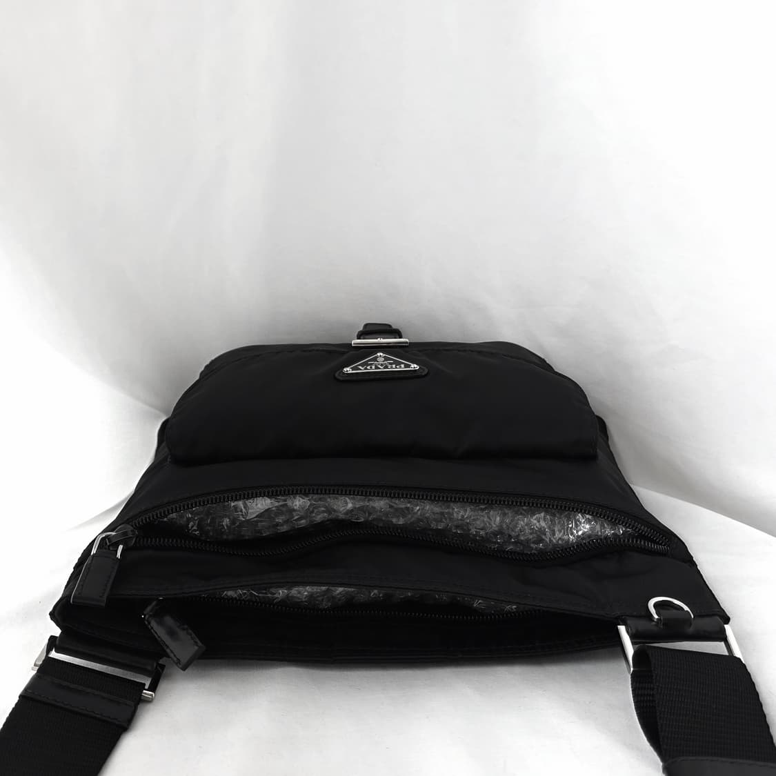 [정품 PRADA] 프라다 폴딩 투지퍼 나일론 크로스백 남녀공용 상품이미지6