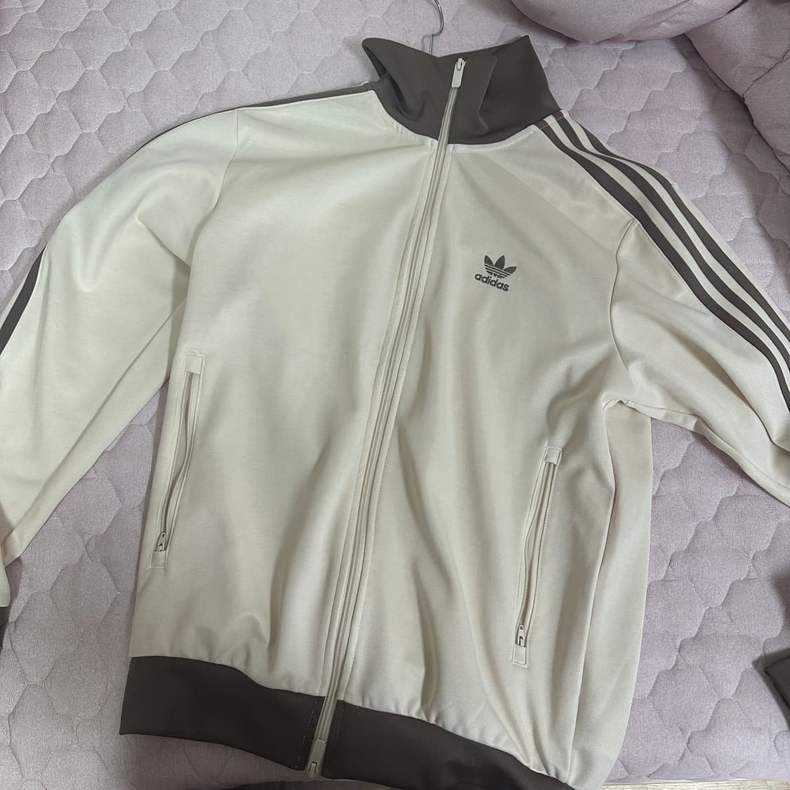 아디다스 아디컬러 클래식 베켄바우어 트랙탑 원더 화이트 트레이스 브라운  상품이미지3