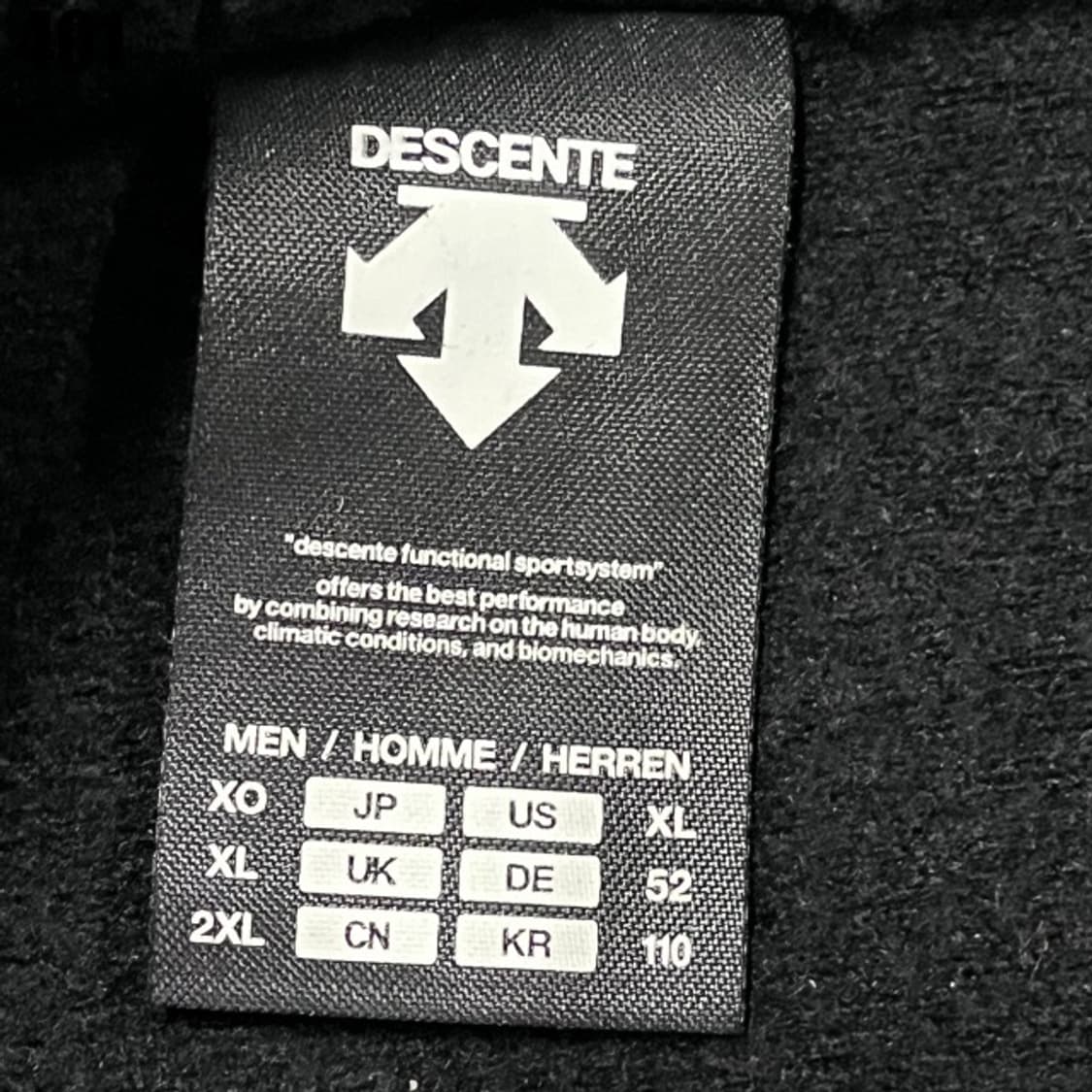 데상트 스위스 플리스 블랙  상품이미지2