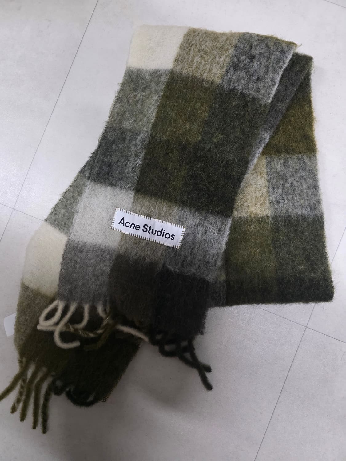아크네 스튜디오 모헤어 체크 스카프 토프 그린 블랙 상품이미지2