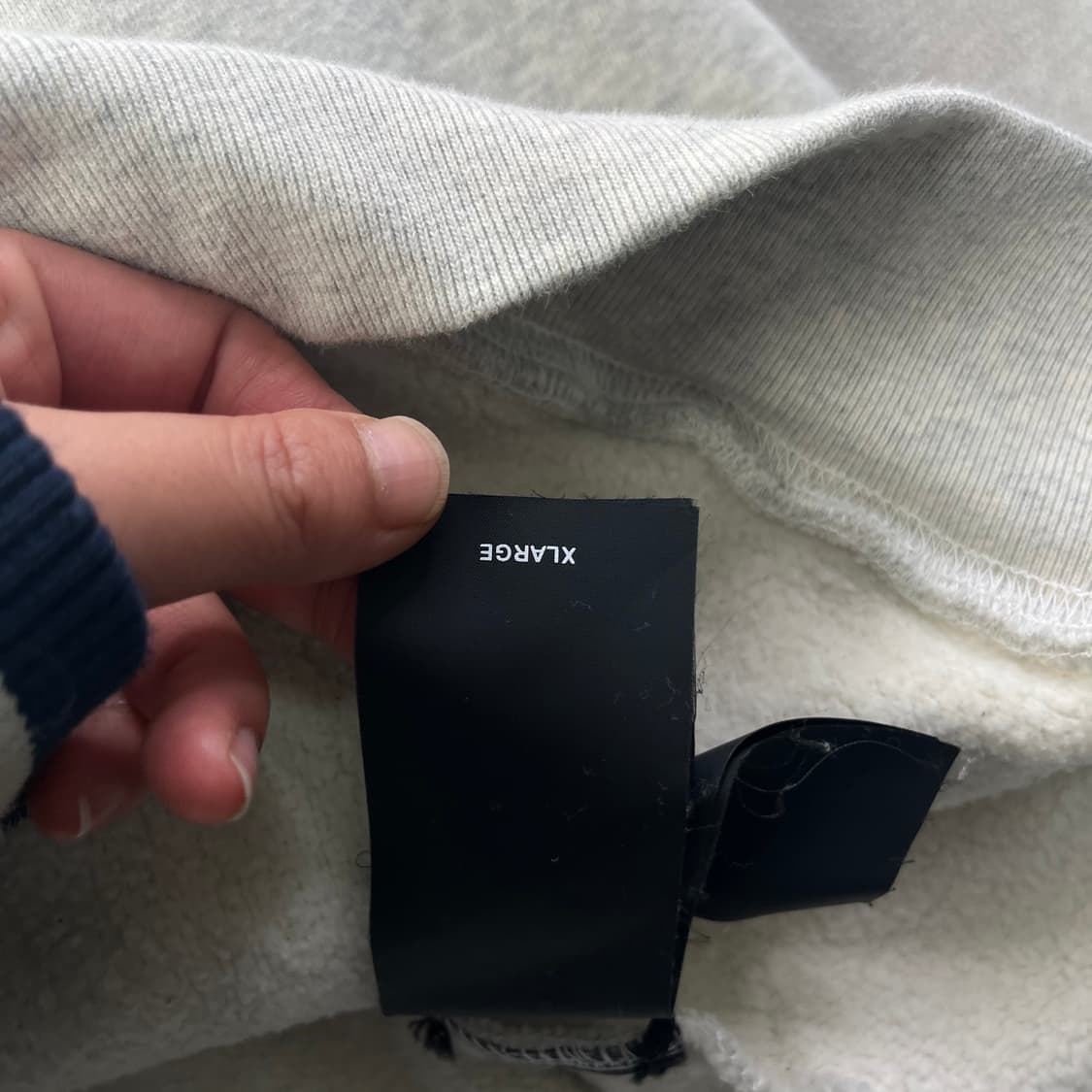 105 피오갓 에센셜 모나크 fg 로고 크림 후드티 상품이미지8