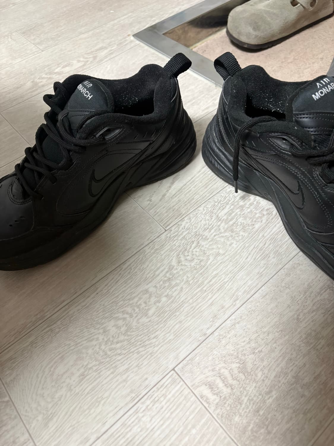 나이키 에어모나크260 상품이미지2