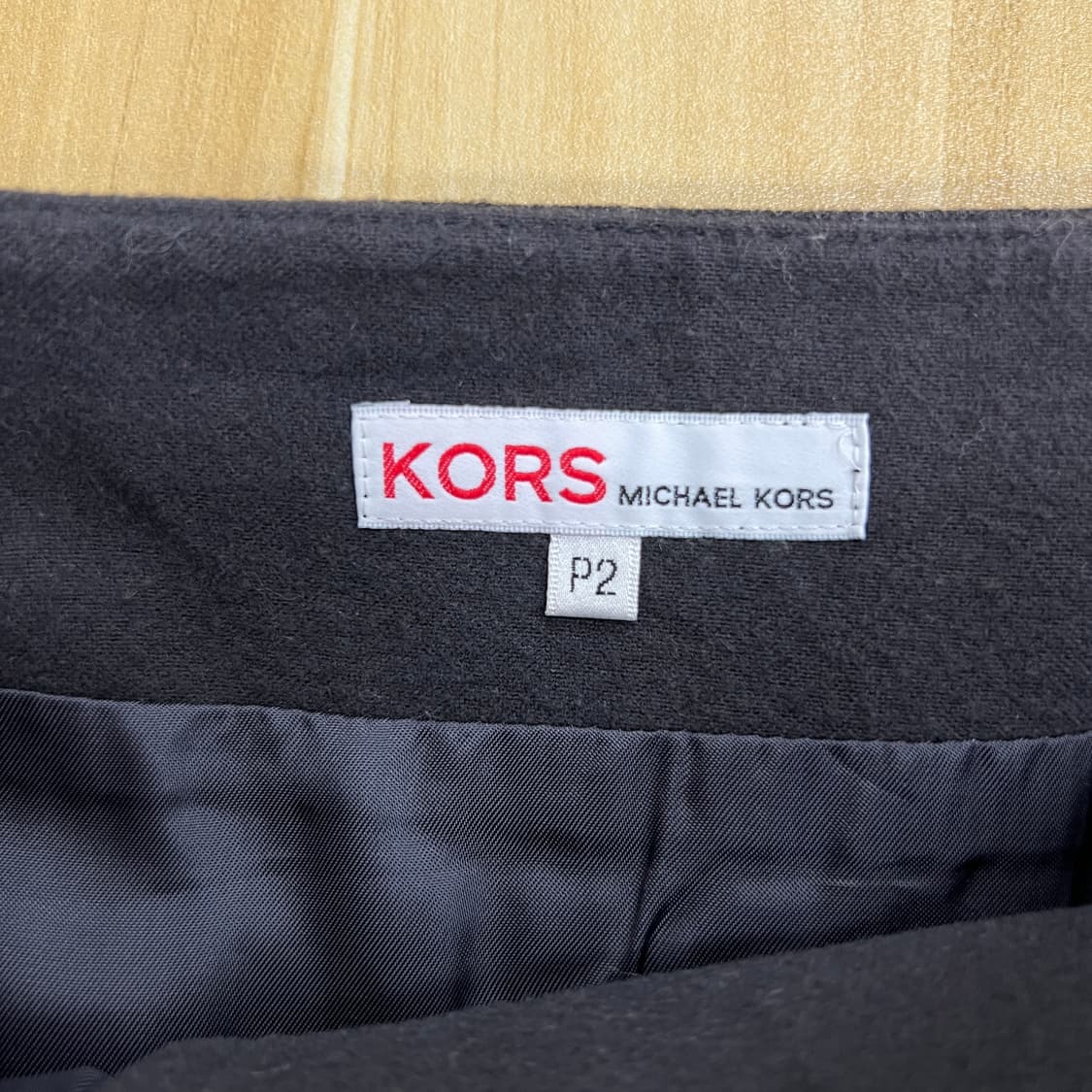 마이클 코어스 벨티드 랩 미디 스커트  상품이미지3