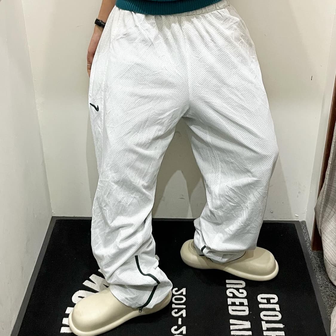 Nike reversible track pants 상품이미지3