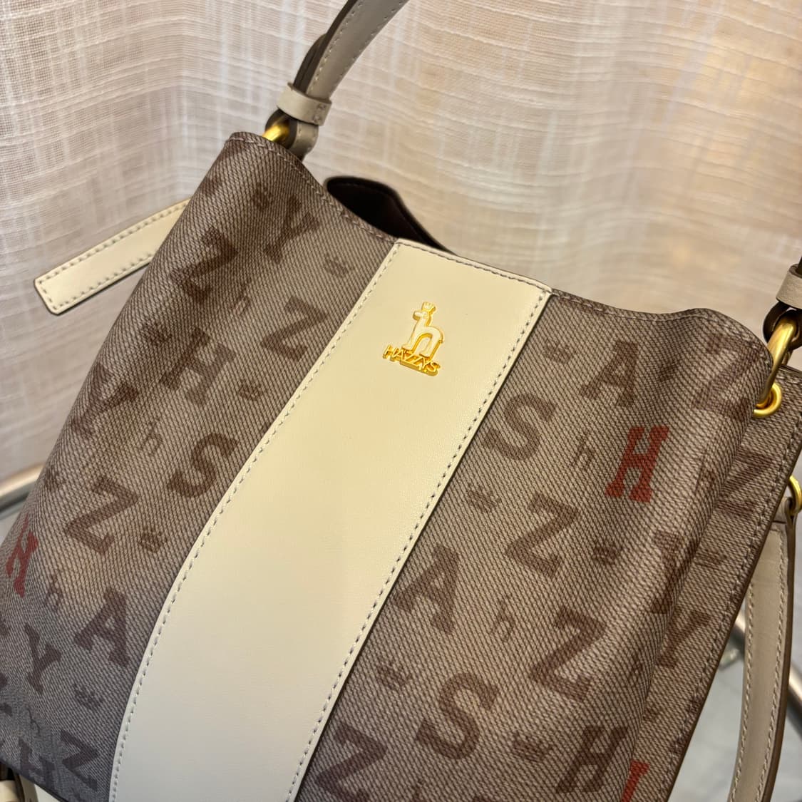 정품 헤지스 버킷 투웨이 토트백     상품이미지4