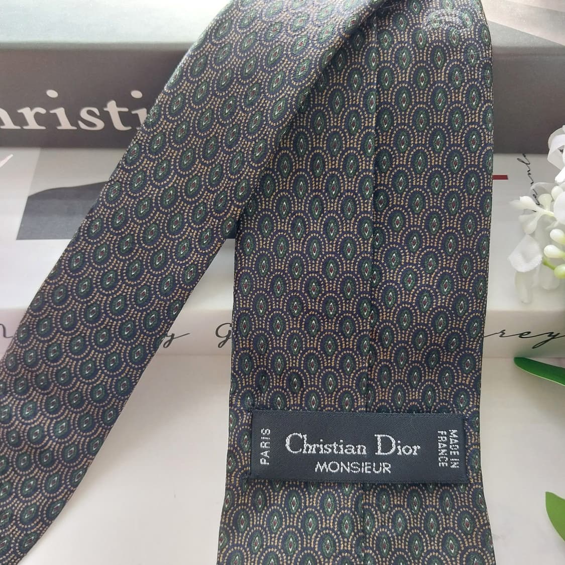 디올 실크 다크그린 공작새 패턴 넥타이 9.2cm A+등급 K1896
 상품이미지6