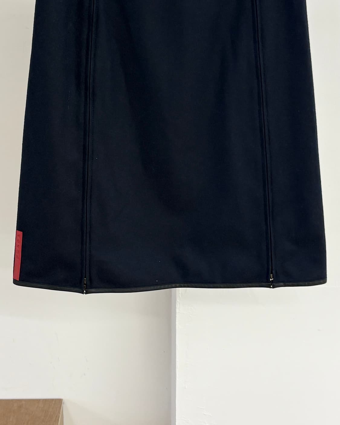 프라다 스포츠 네이비 더블 집 미디 스커트 상품이미지3