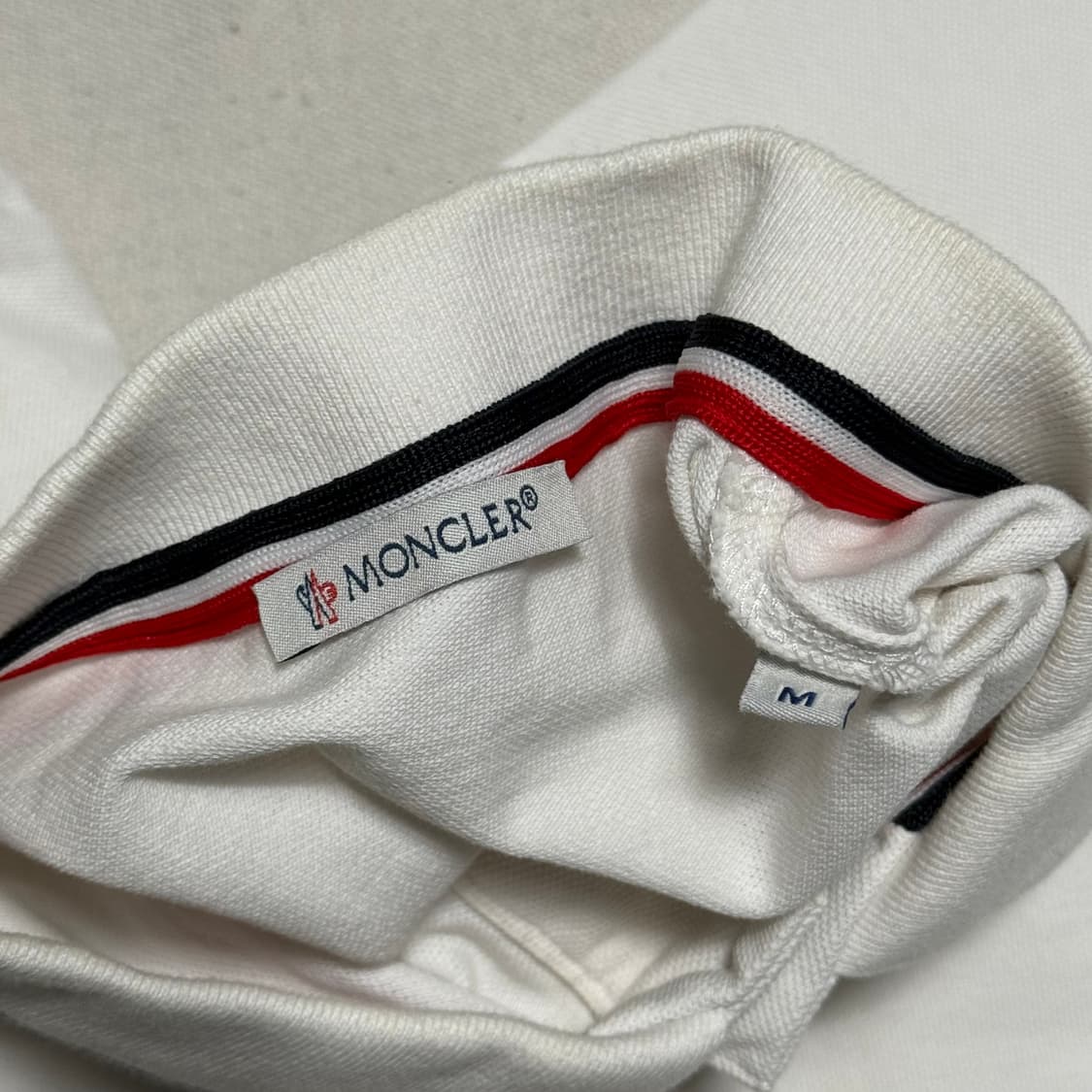 M 몽클레어 화이트 카라 반팔티 상품이미지4