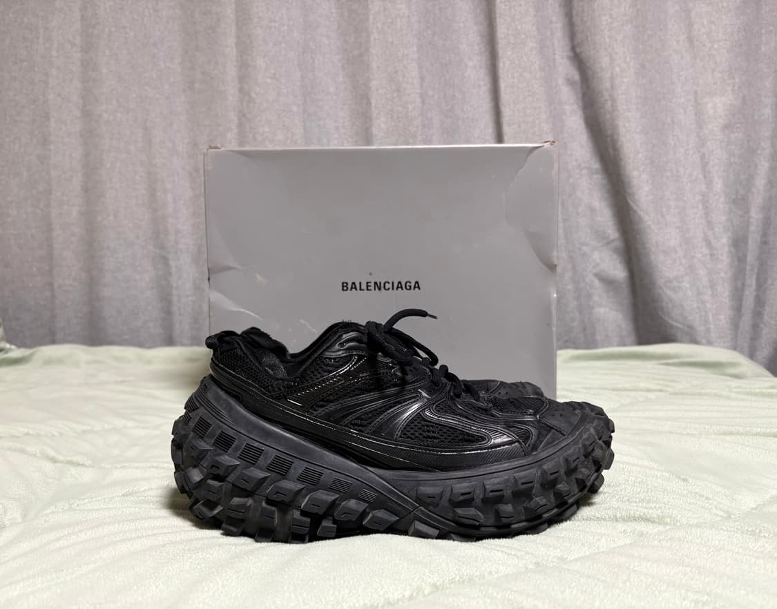 발렌시아가 디펜더 42 블랙 상품이미지1