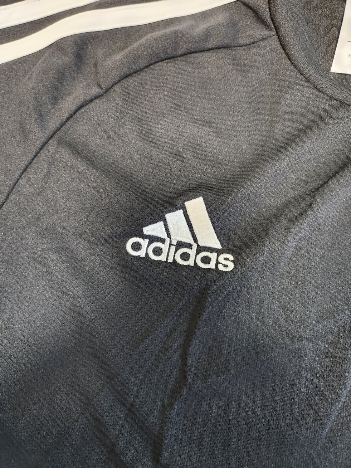 새상품급)아디다스 ESTRO 15 JSY 트레이닝 기능성 반팔티 M

오 상품이미지2