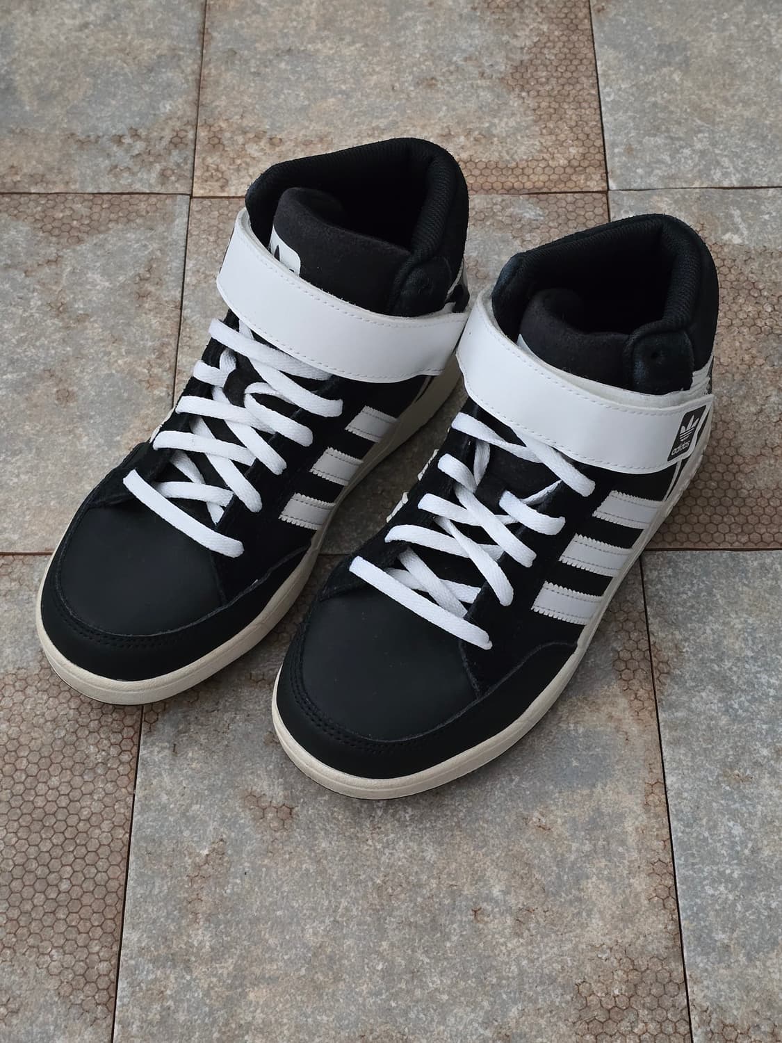 (225)아디다스 바리알 미드 검흰  상품이미지1