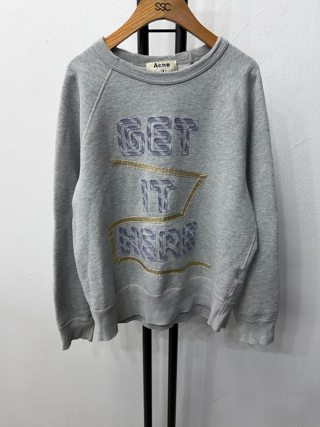 정품) 아크네스튜디오 여성 컬리지 패치 그레이 맨투맨 XS 상품이미지1