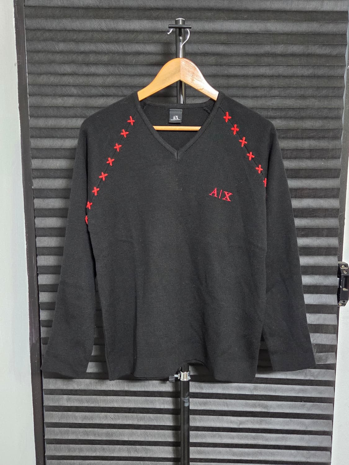 [아르마니 익스체인지] 레드 스티치 브이넥 울 니트 | 00209 상품이미지1