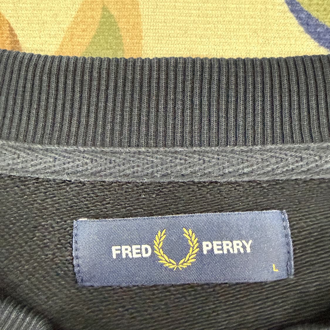 (L)프레드 페리 Fred ferry 베이직로고 맨투맨(블랙) 상품이미지2