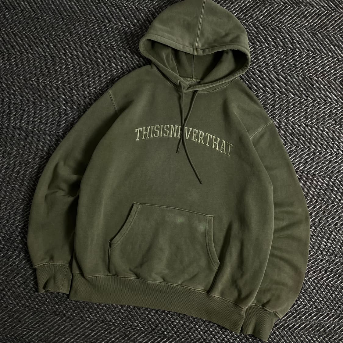 디스이즈네버댓 빅로고 박시핏 피그먼트 후드 티셔츠 y 3054 상품이미지1