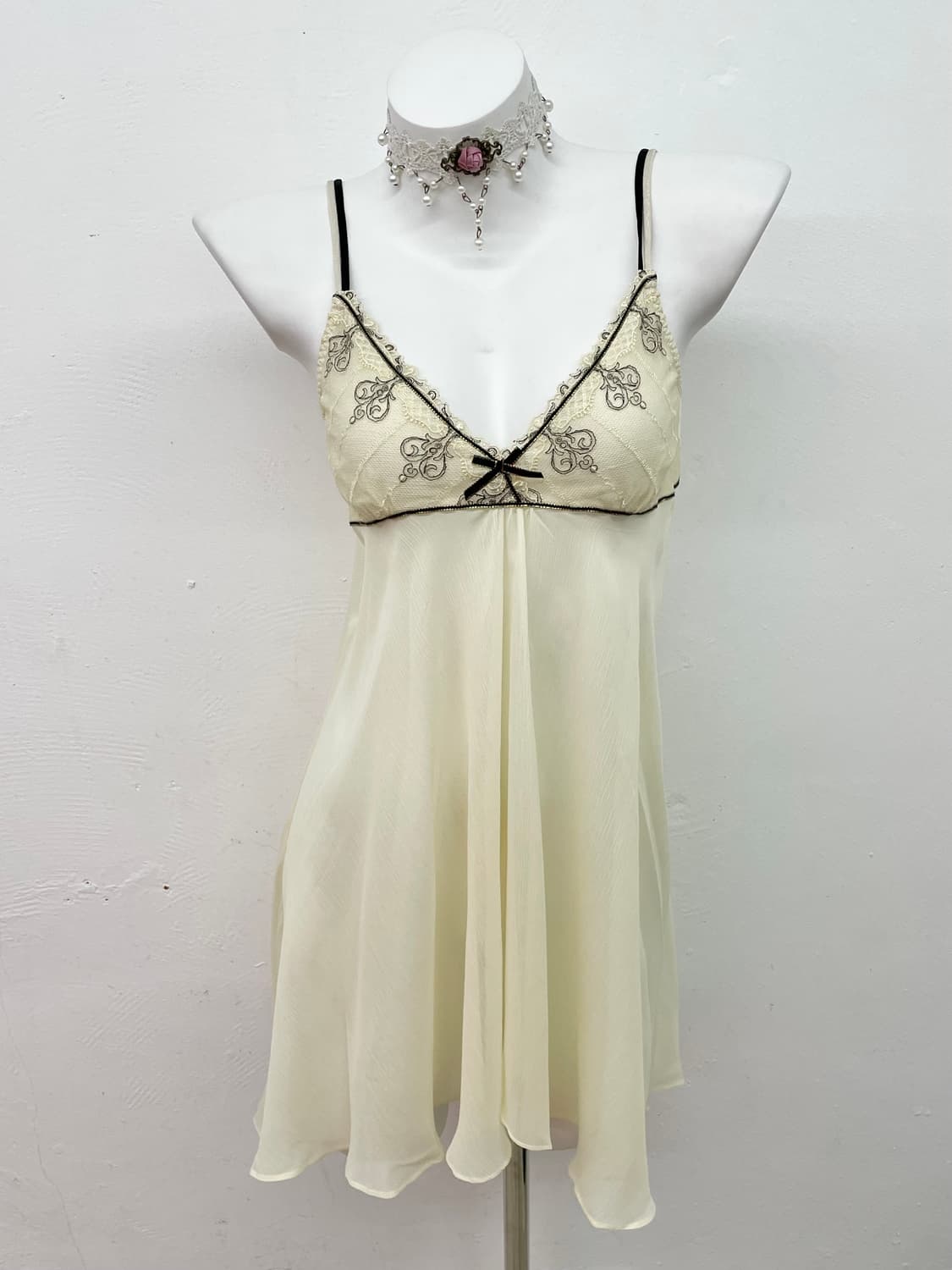 아이보리 시어 자수 슬립 상품이미지1