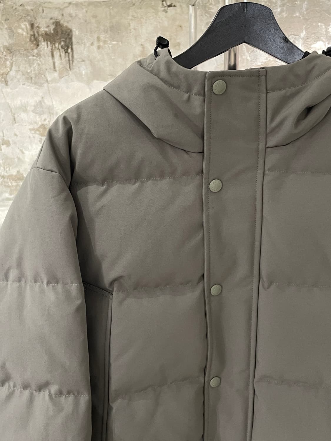 단톤 라이트 카키 덕 다운 패디드 자켓 상품이미지2