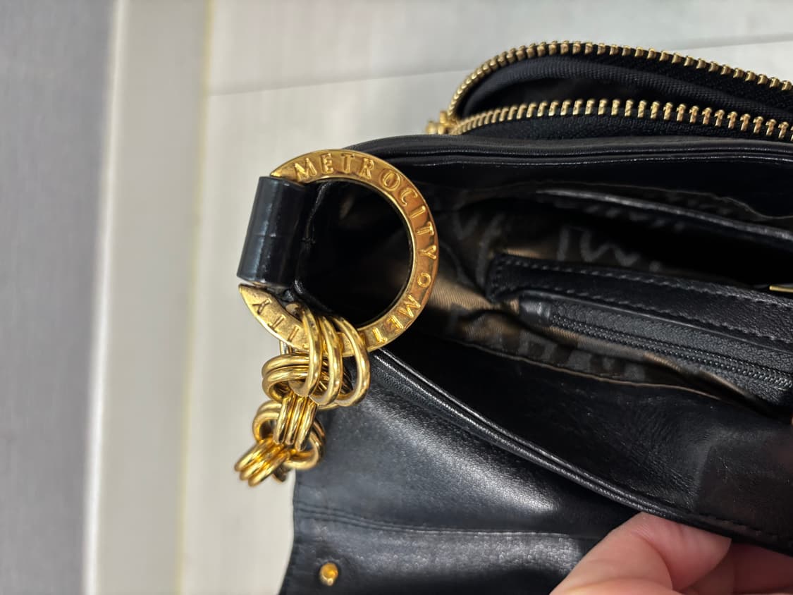 🖤 METROCITY 메트로시티 블랙 레더 골드 체인 숄더백 .Y2K 상품이미지4