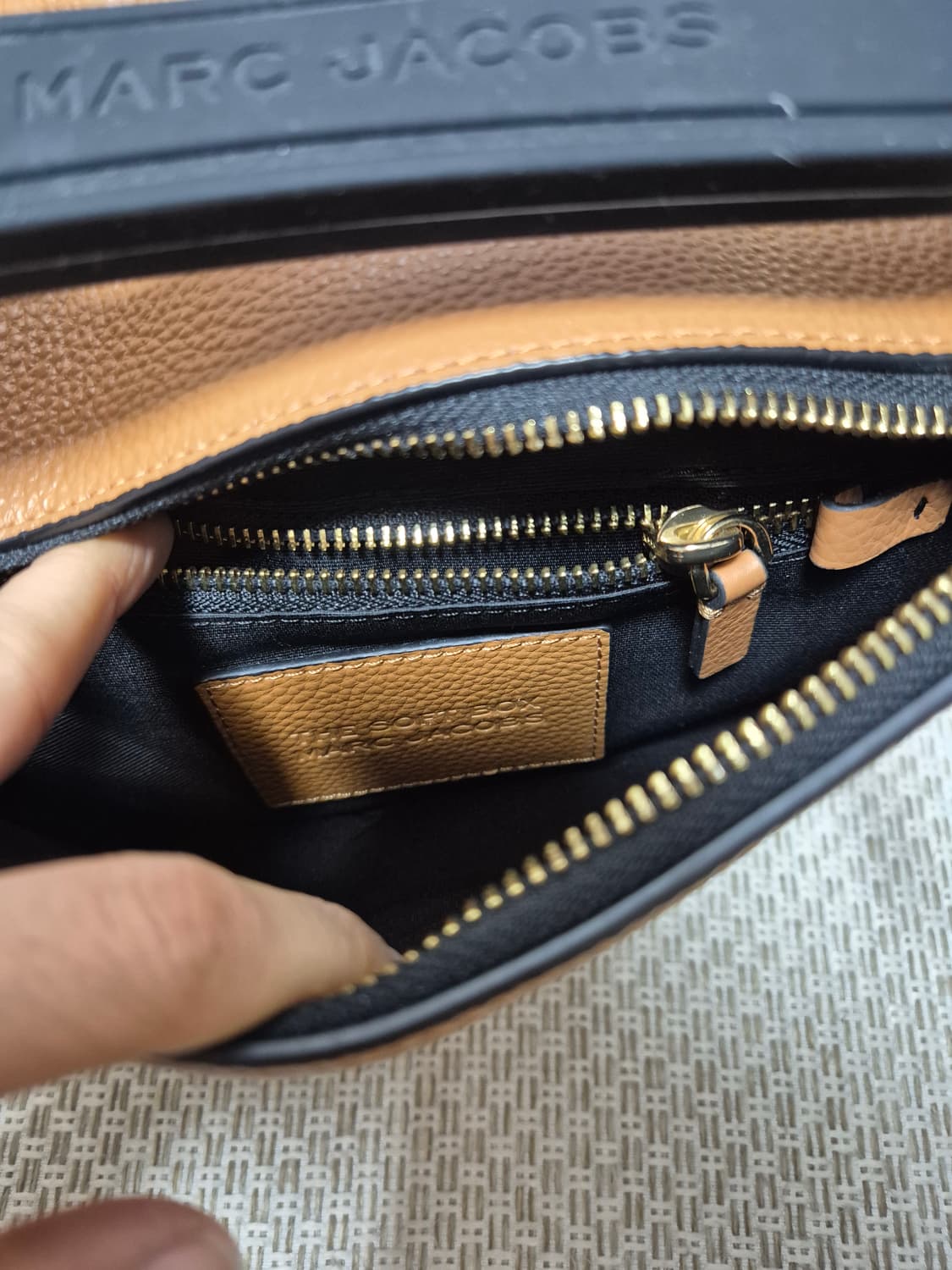 (정품) 마크제이콥스 소프트박스 브라운 레더 토트백 크로스 상품이미지6