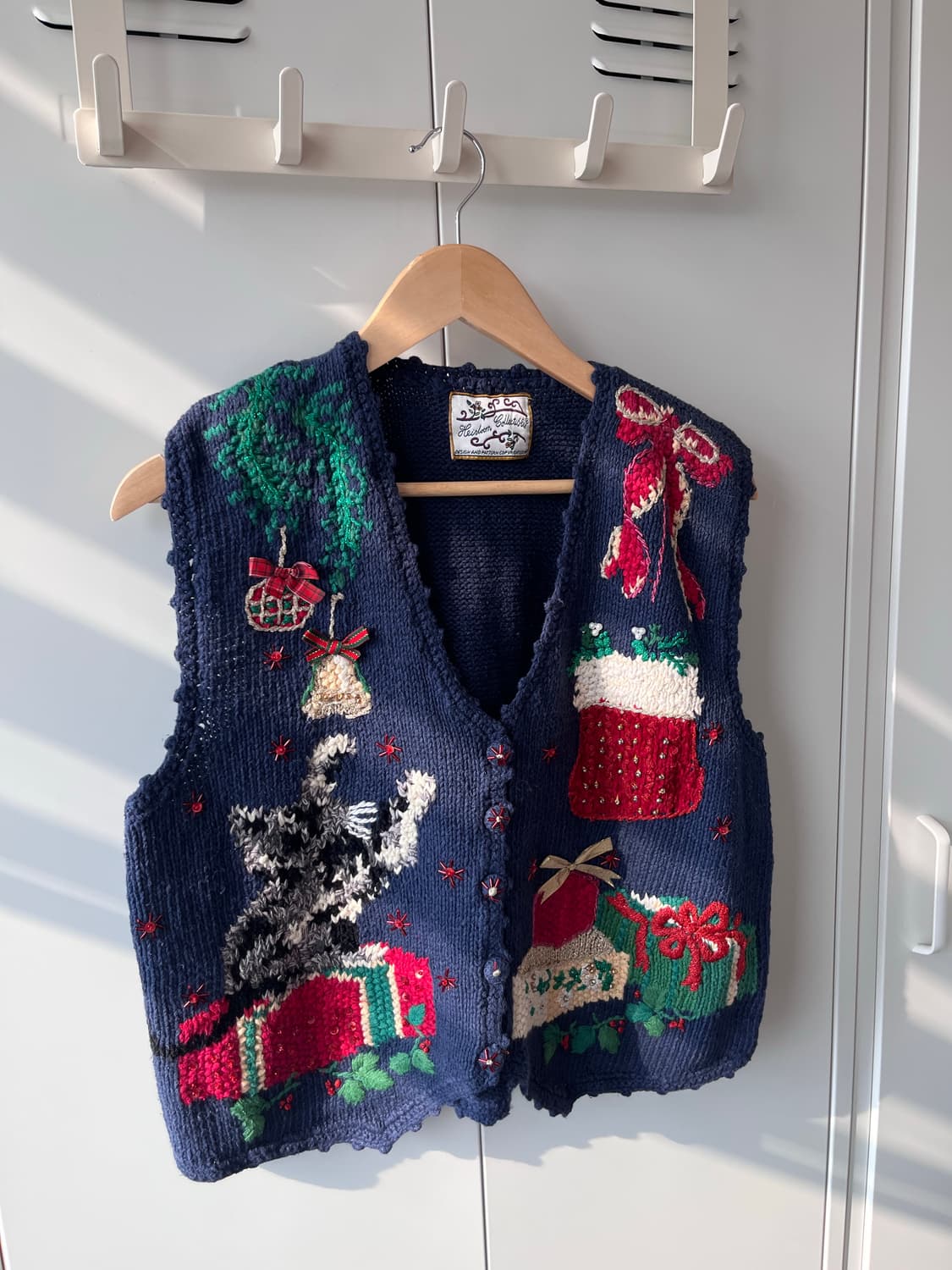 Heirloom collection 크리스마스 고양이 자수 니트 조끼 상품이미지4