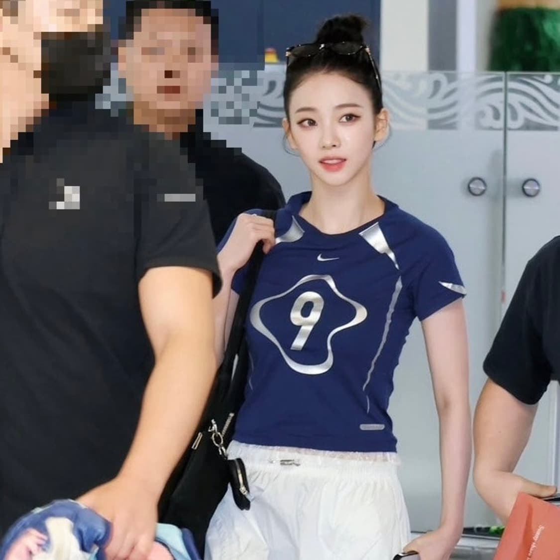 나이키 칠 니트 그래픽 티셔츠 미드나잇 네이비 L 카리나 착용 상품이미지1