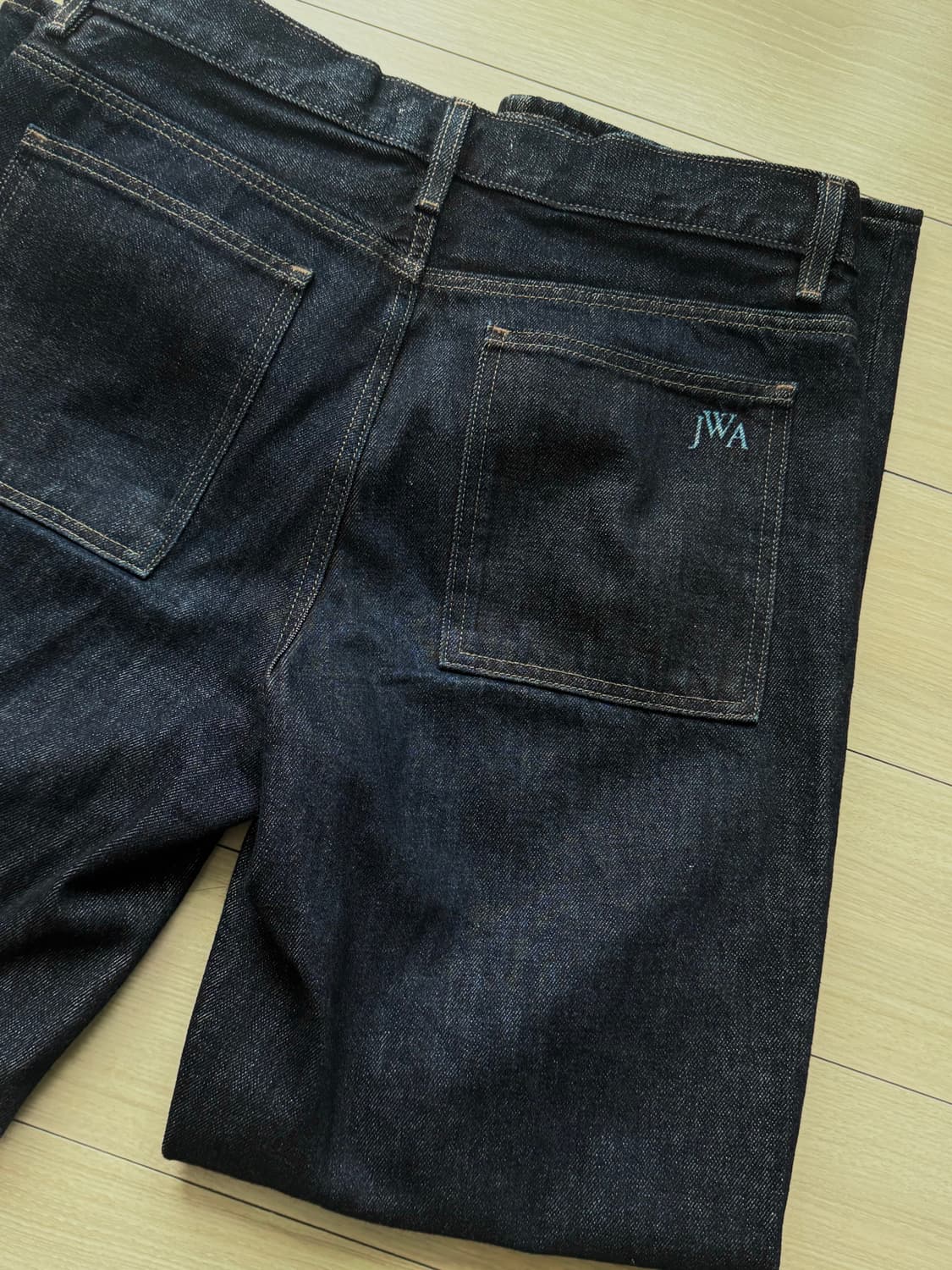 jw 앤더슨 스트레이트 청바지 데님 진청 컬러 31, 33 사이즈 상품이미지1