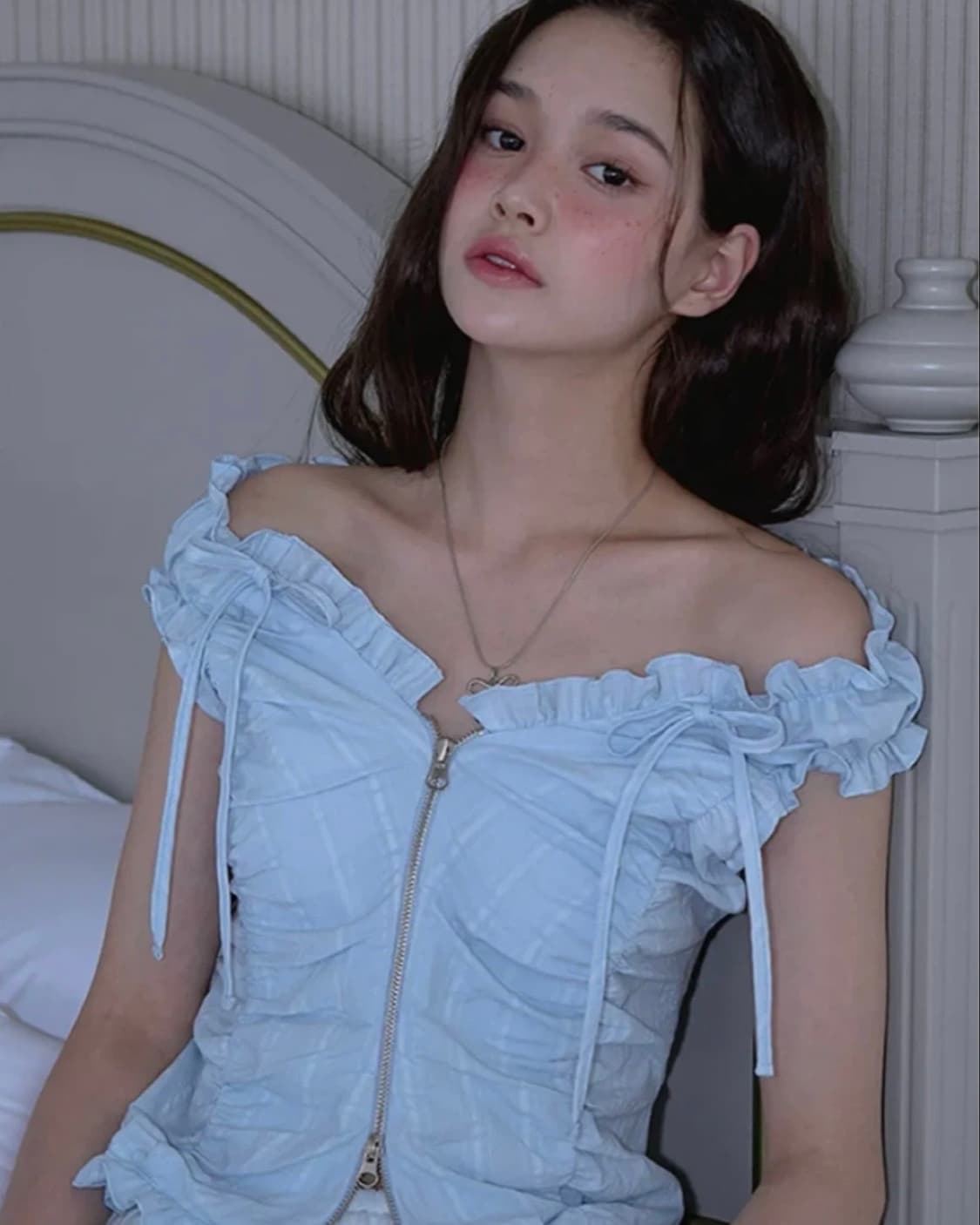 스카이블루 로제프란츠 투웨이 프릴리본 오프숄더블라우스 무신사 상품이미지1