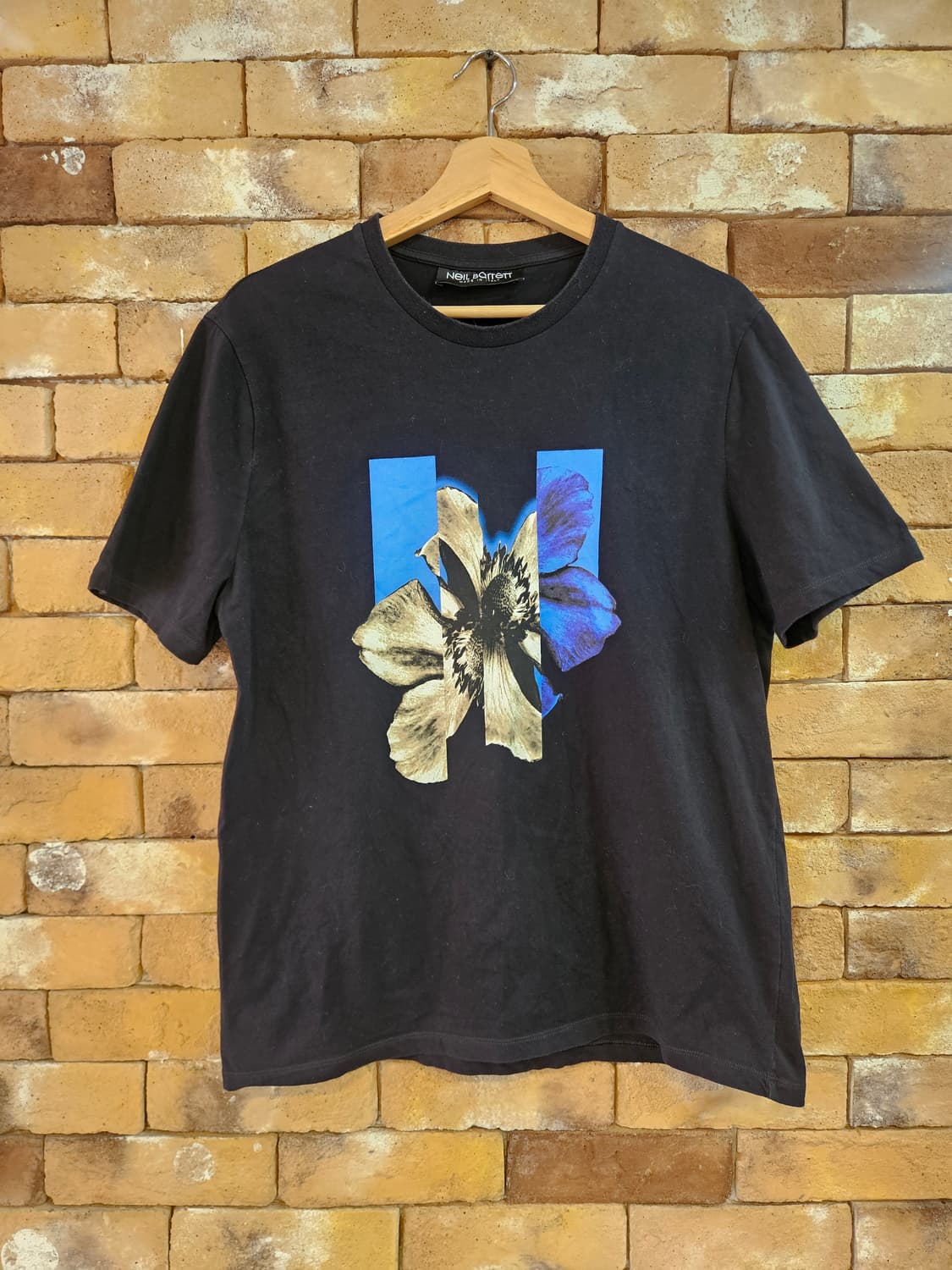 닐바렛 블랙 플라워 프린팅 반팔 티셔츠 상품이미지1