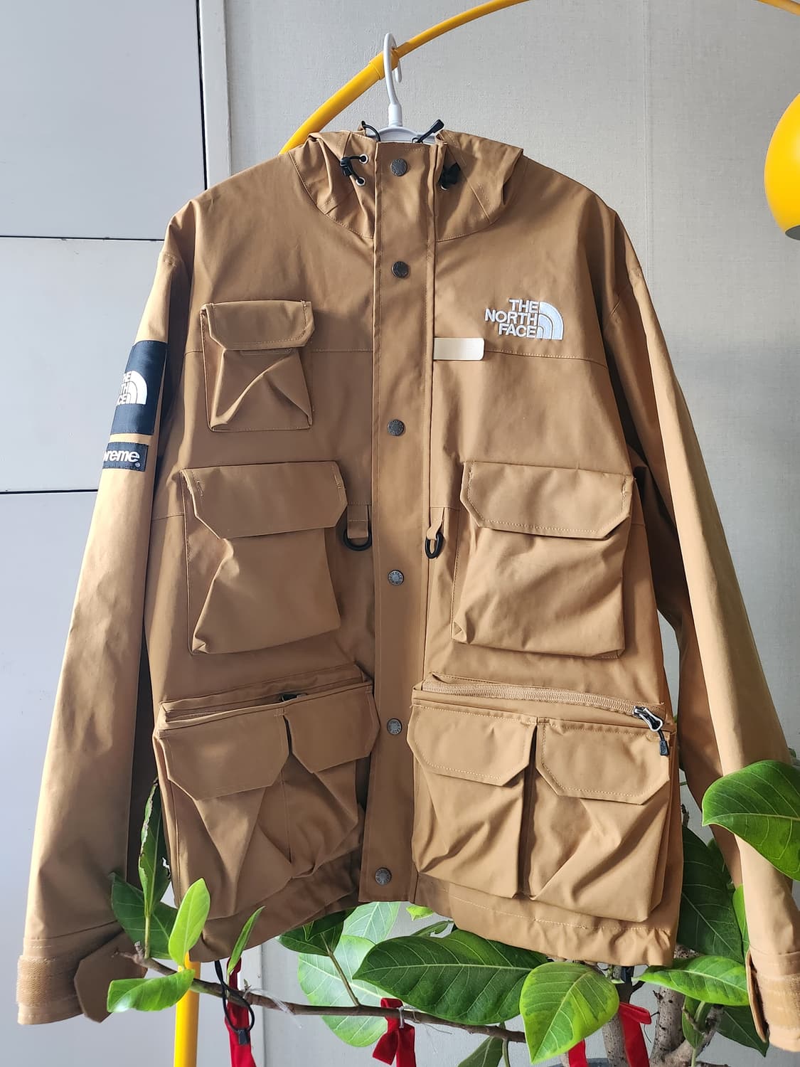 슈프림 x 노스페이스 카고 자켓 골드 - 20SS 상품이미지1