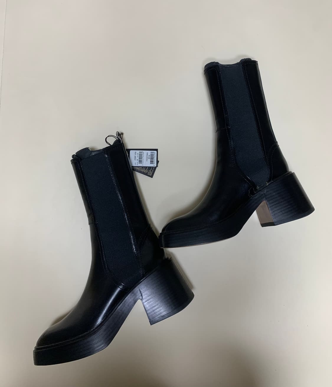 maje의 스퀘어 토 앵클 부츠입니다 상품이미지2