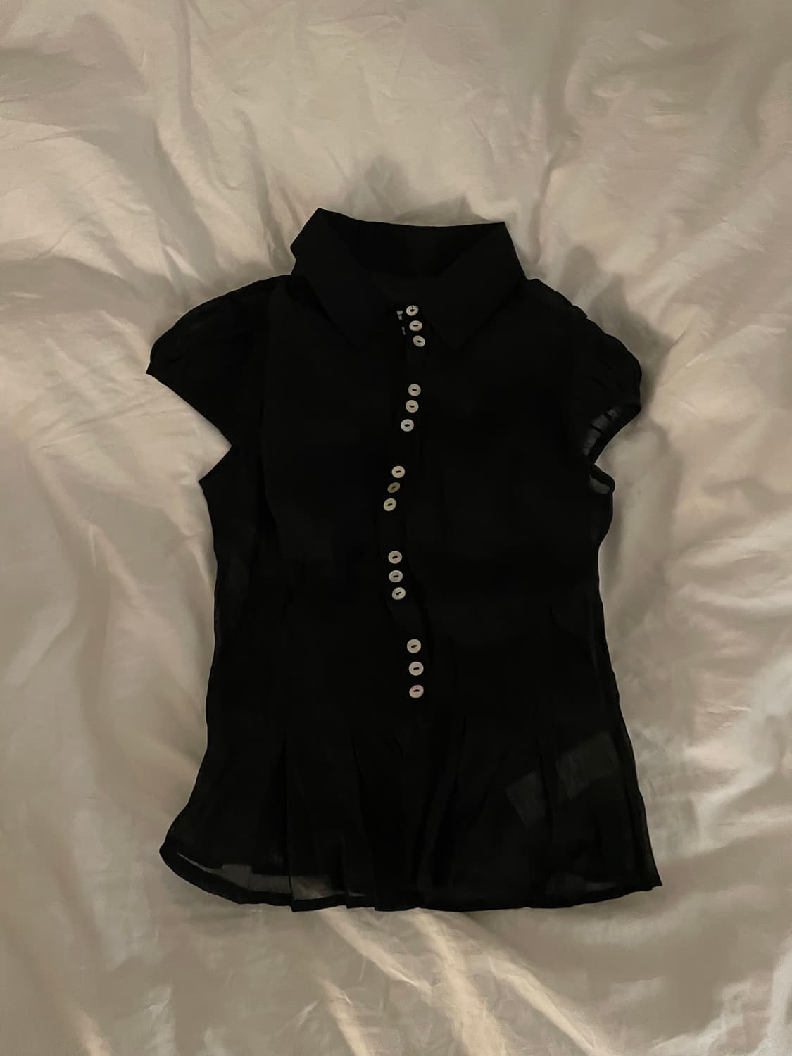 스컬프터 블라우스 Sheer Pleated Hem Blouse Black 상품이미지3