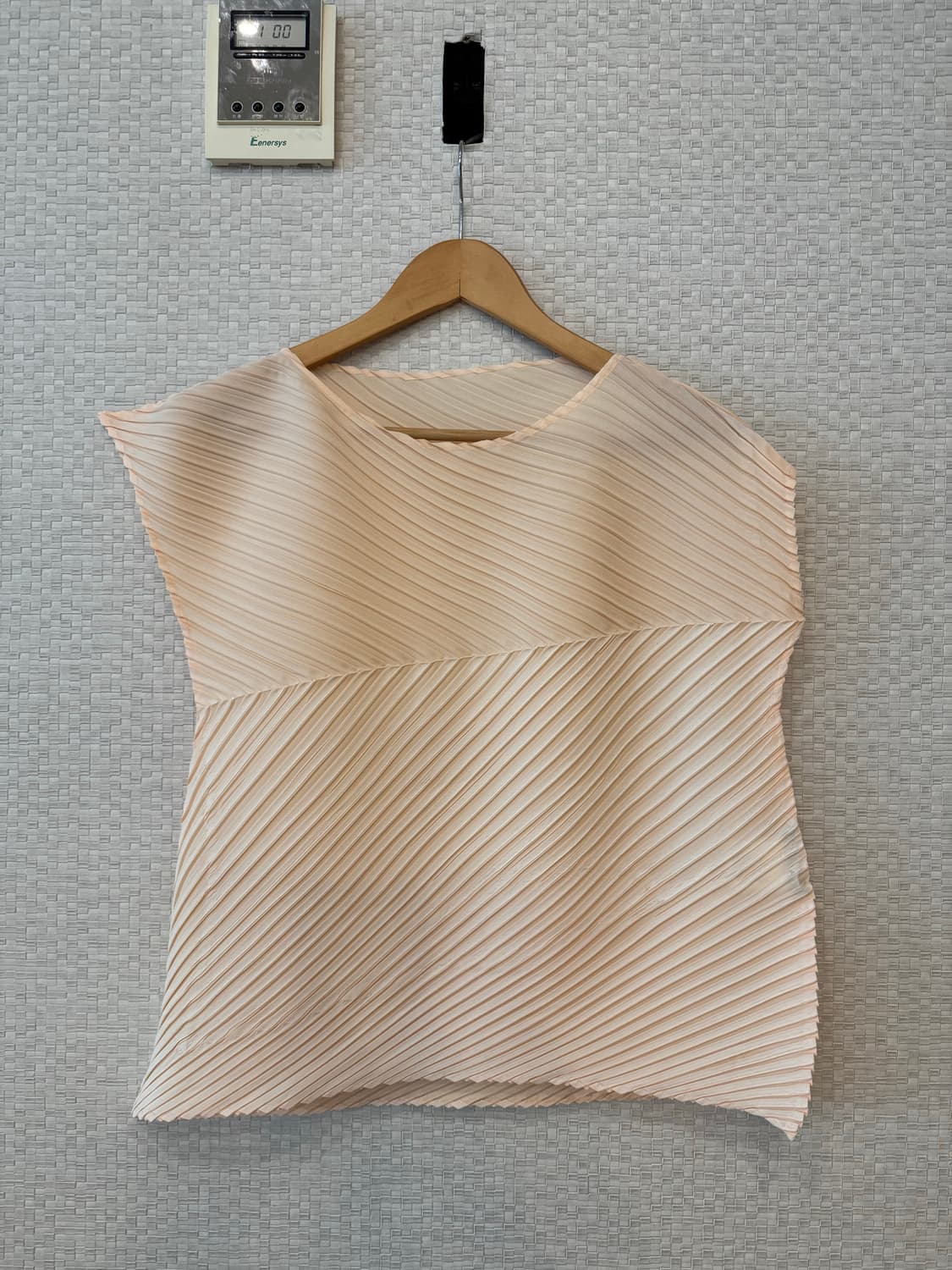 이세이미야케 플라스터 탑 라이트베이지 상품이미지2