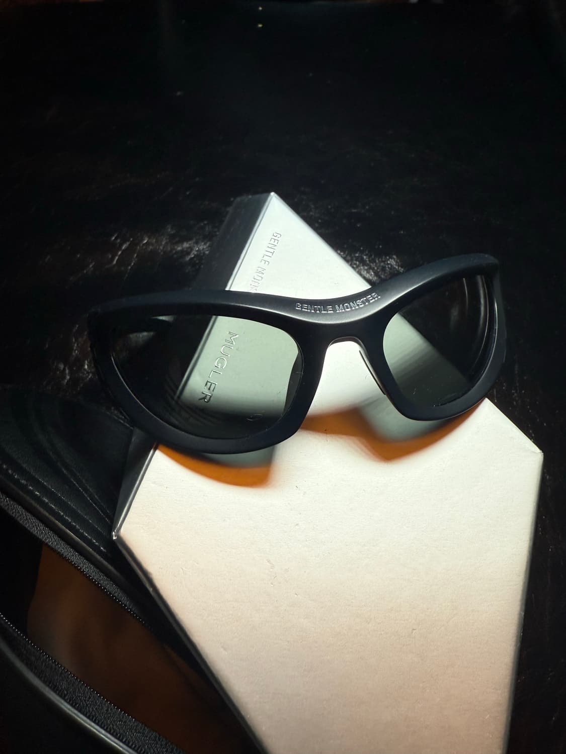 젠틀몬스터 x 뮈글러 스파이럴 01 상품이미지8