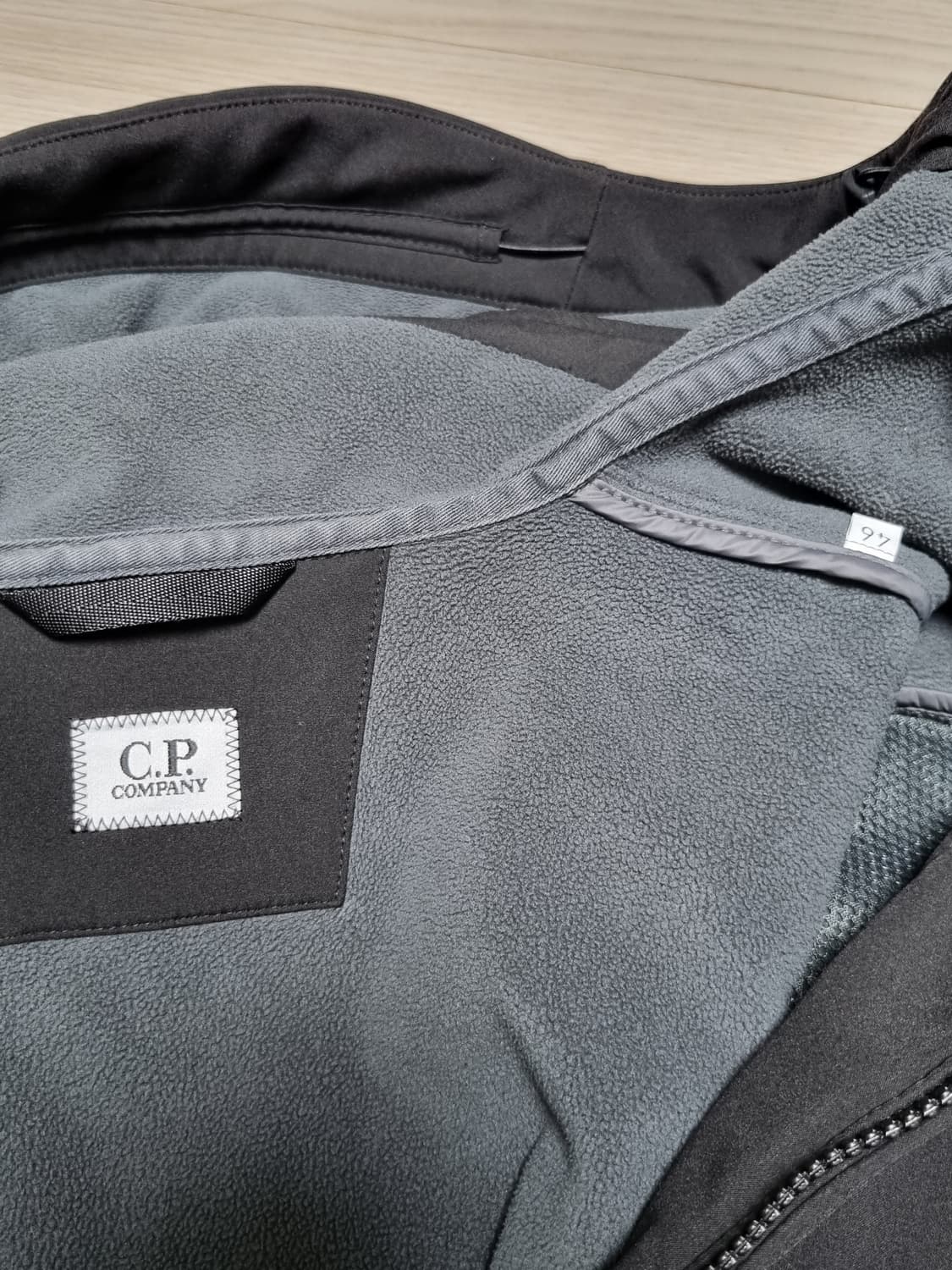 cp컴퍼니 쉘 바람막이 상품이미지3