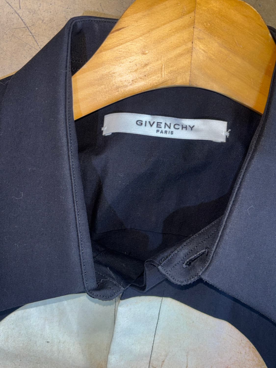 지방시 블랙셔츠 상품이미지2