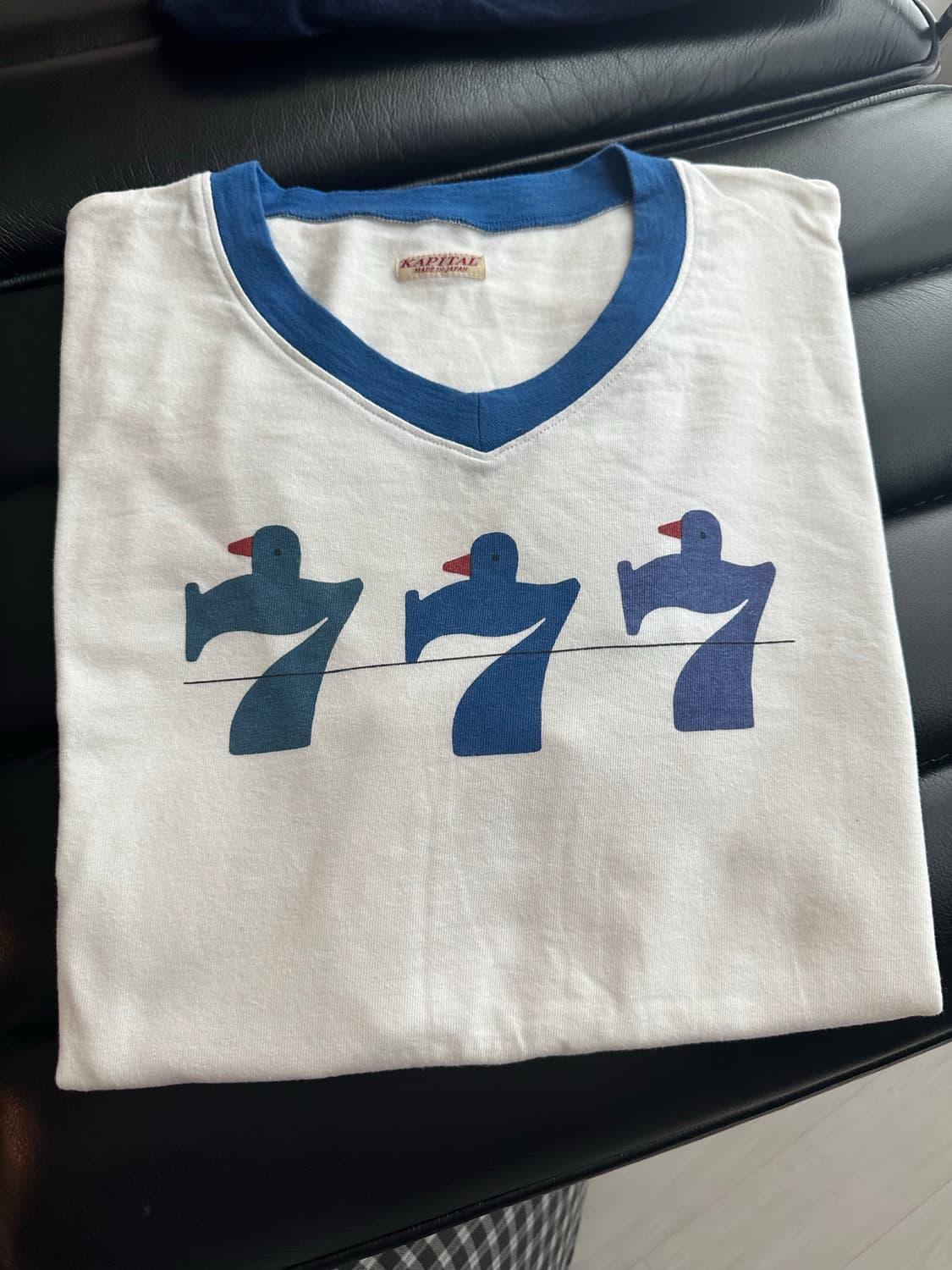 캐피탈 20 저지 브이넥 링거 티셔츠 럭키 배터리 백 화이트 상품이미지3