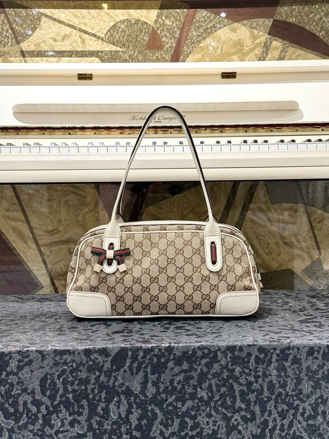 구찌 GG 캔버스 프린시 리본 바게트백 상품이미지1