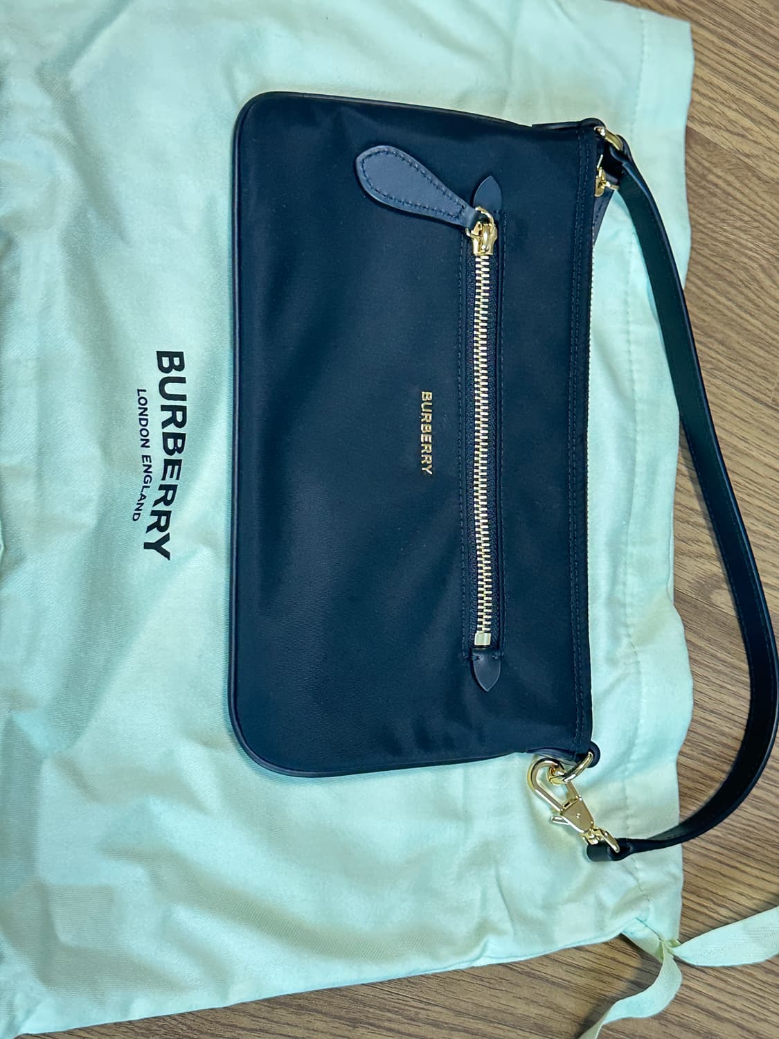 버버리 나일론 파우치 숄더백 상품이미지2